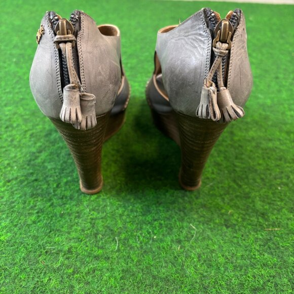 Chloe Gray Leather Peep Toe Wedge Heels size 7.5 - Picture 3 of 5